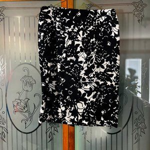 Floral Pencil Skirt in Black and WHite